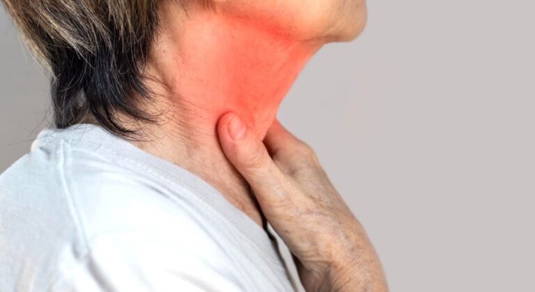 هل تضخم الغدة الدرقية يسبب الاختناق؟ الأسباب، الأعراض، والعلاج