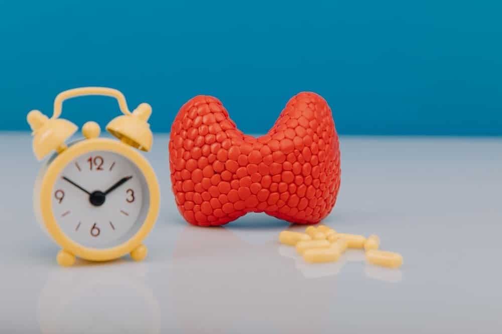 تضخم الغدة الدرقية : ما هي اسباب واعراض وتشخيص المرض